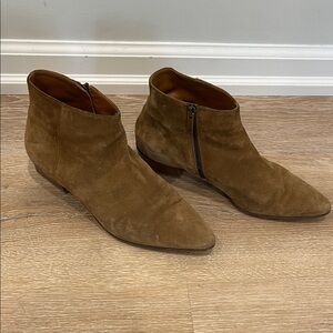 Aquaitalia women’s Brown Suede Ankle Boots. Size 10. 1.5” heel.